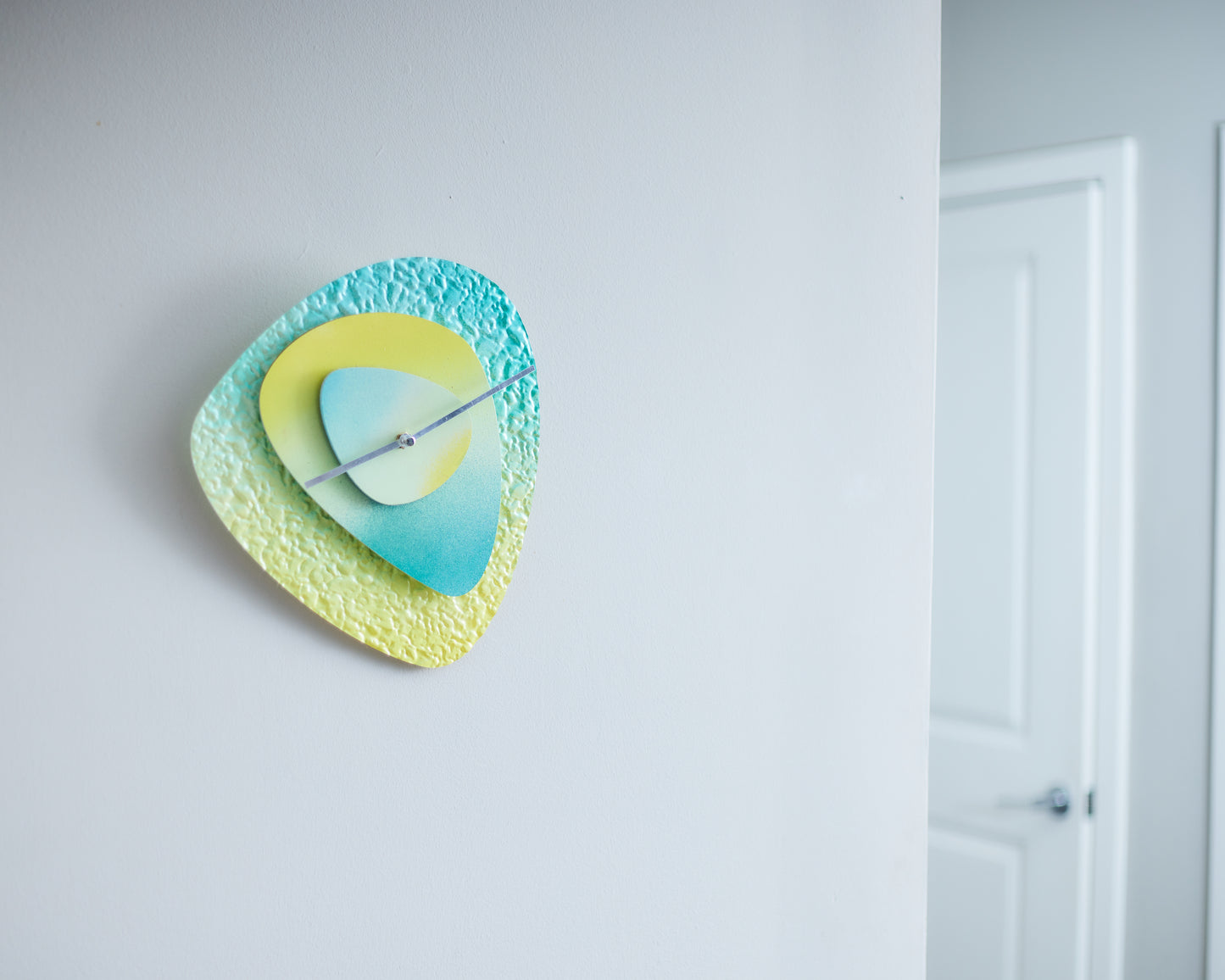 Retro Modern Wall Clock | Timeless Style for Any Space