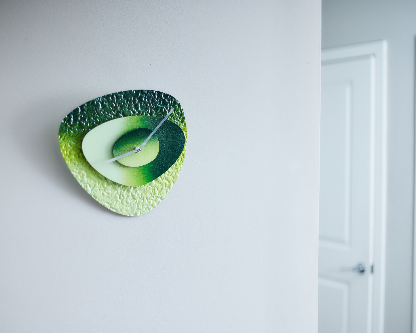 Retro Modern Wall Clock | Timeless Style for Any Space