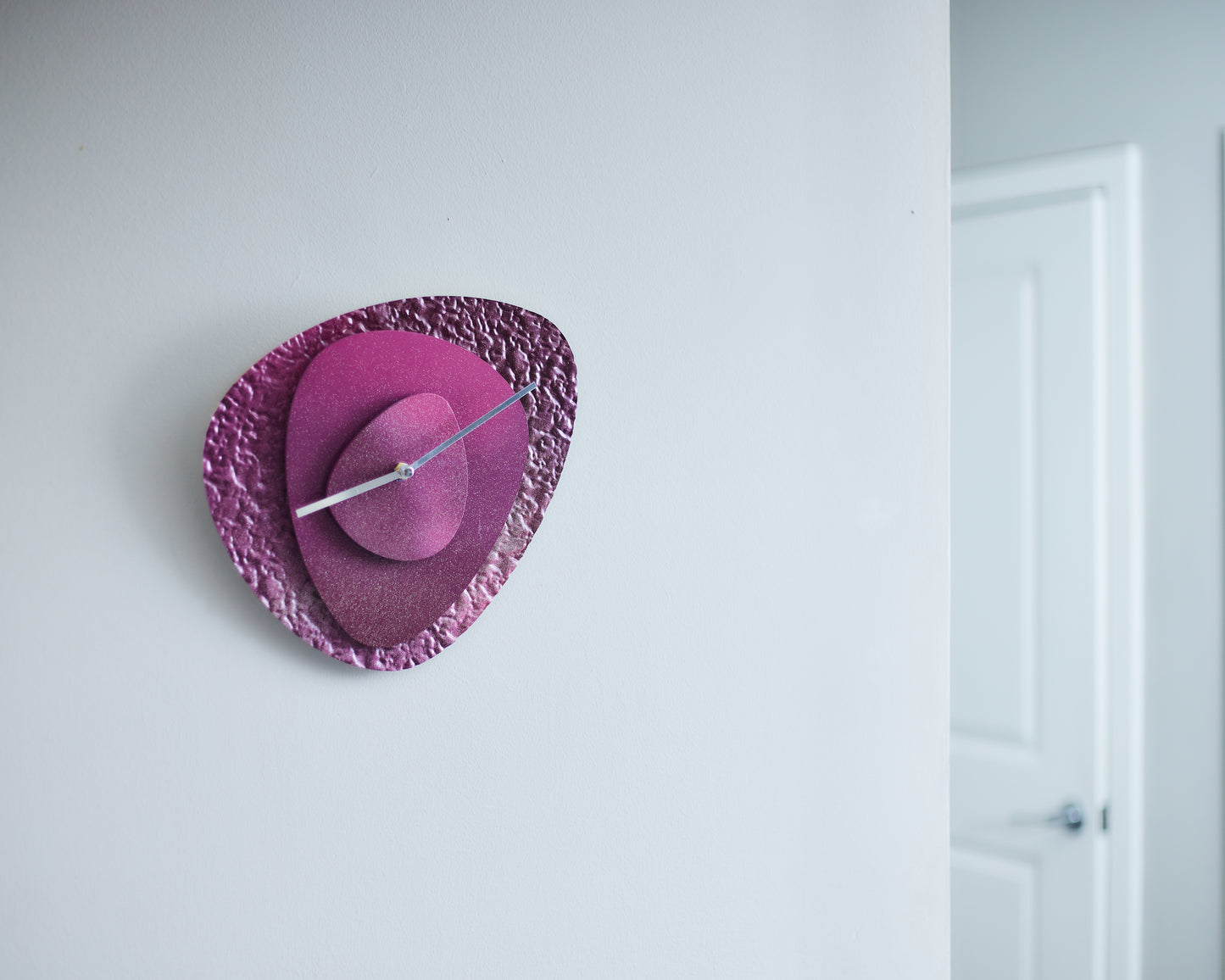 Retro Modern Wall Clock | Timeless Style for Any Space